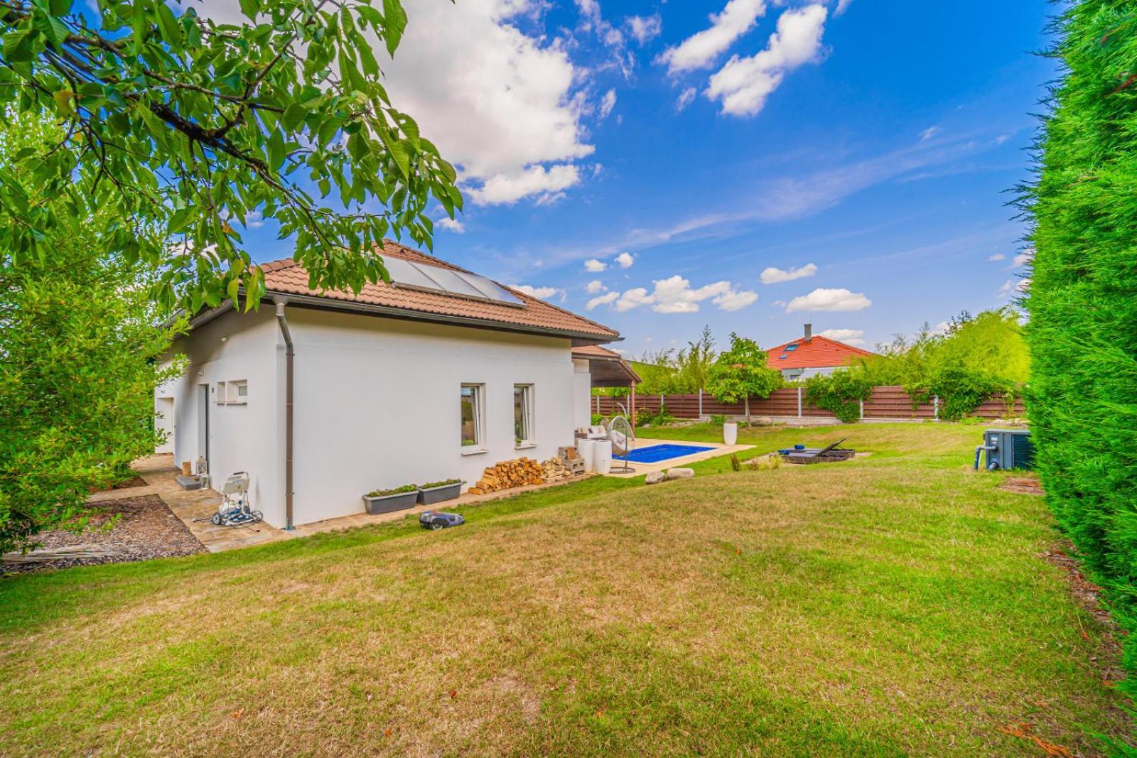 Vila Sara S Bazenem A Infrasaunou Na Kraji Prahy Zbuzany Exteriör bild