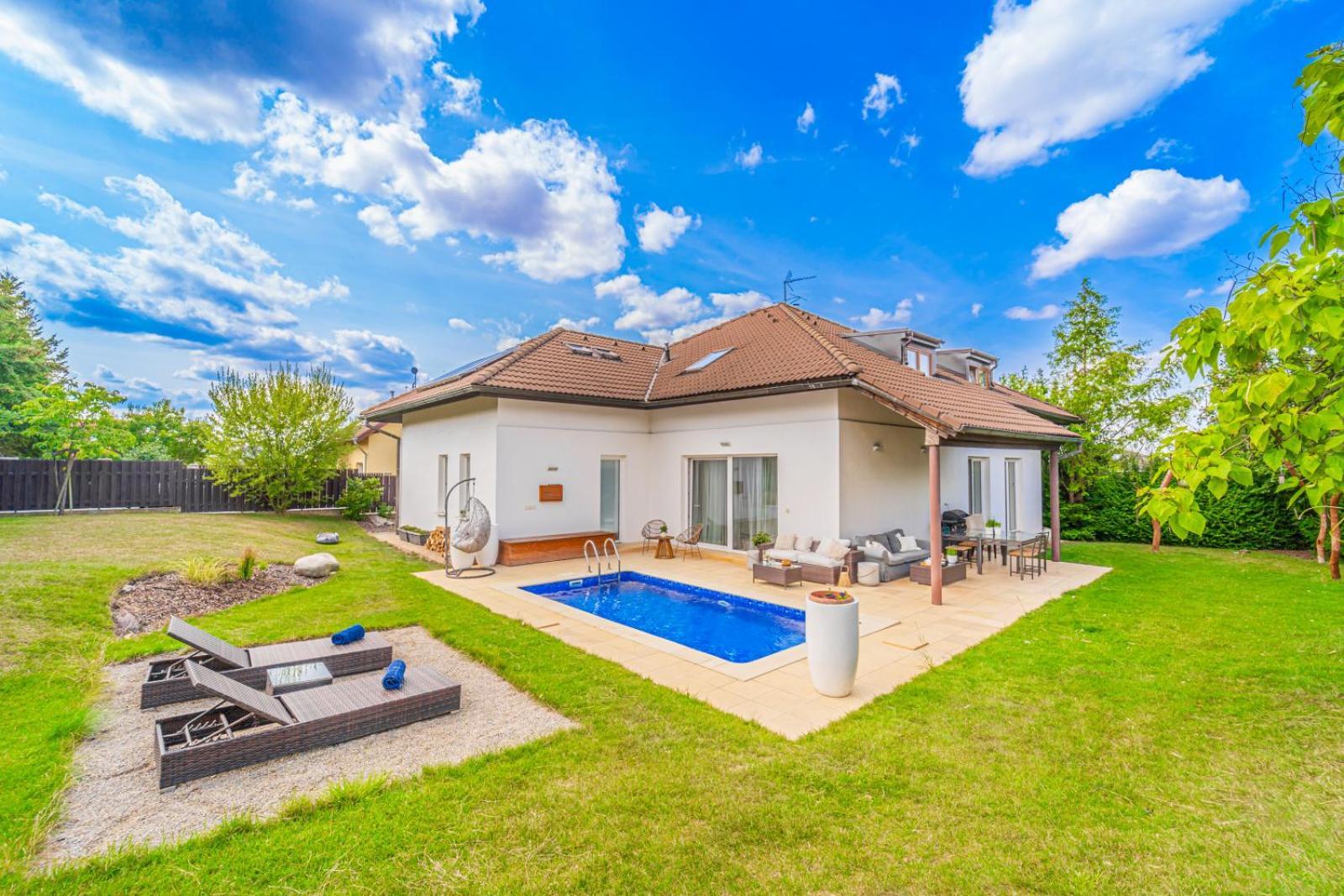 Vila Sara S Bazenem A Infrasaunou Na Kraji Prahy Zbuzany Exteriör bild