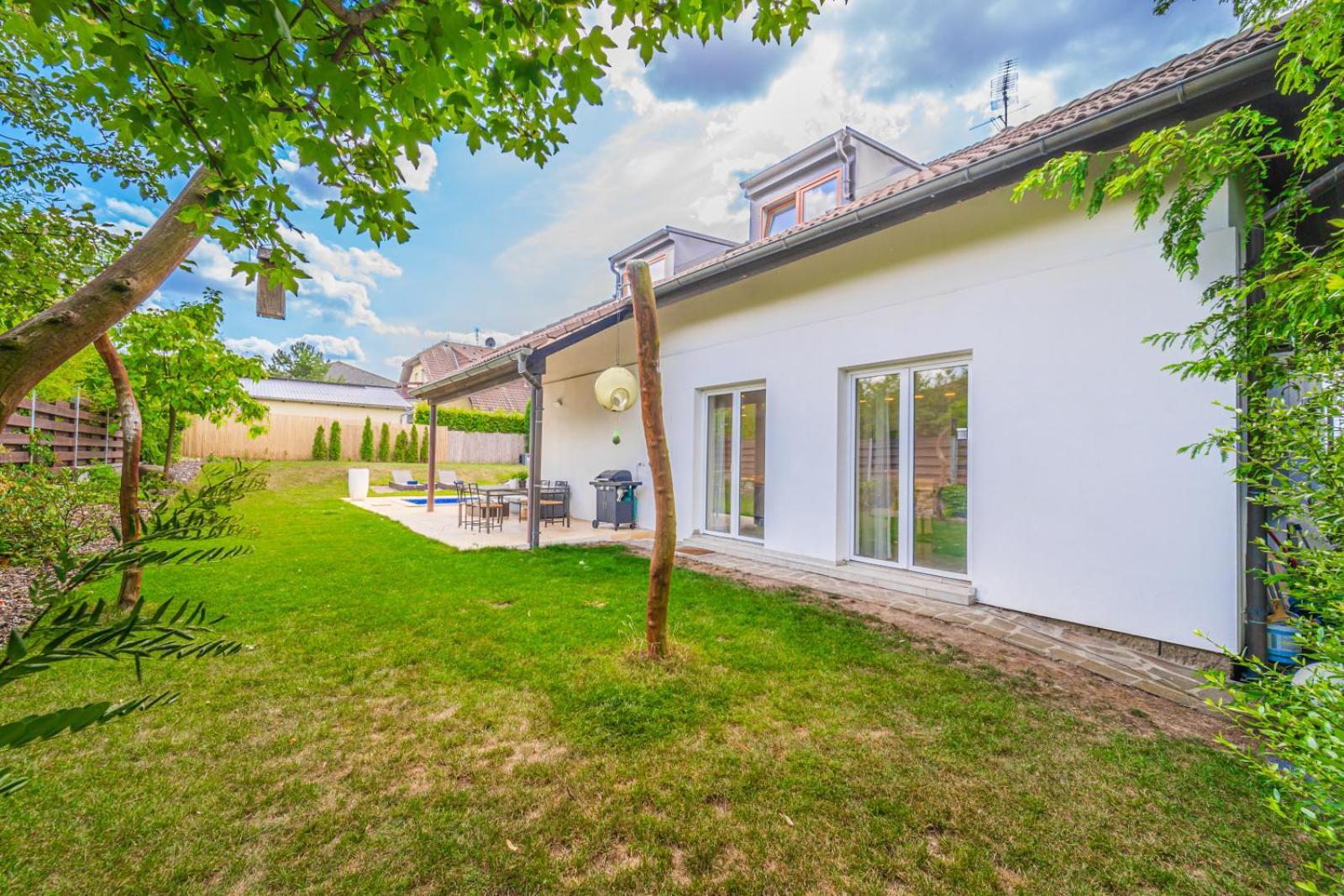 Vila Sara S Bazenem A Infrasaunou Na Kraji Prahy Zbuzany Exteriör bild